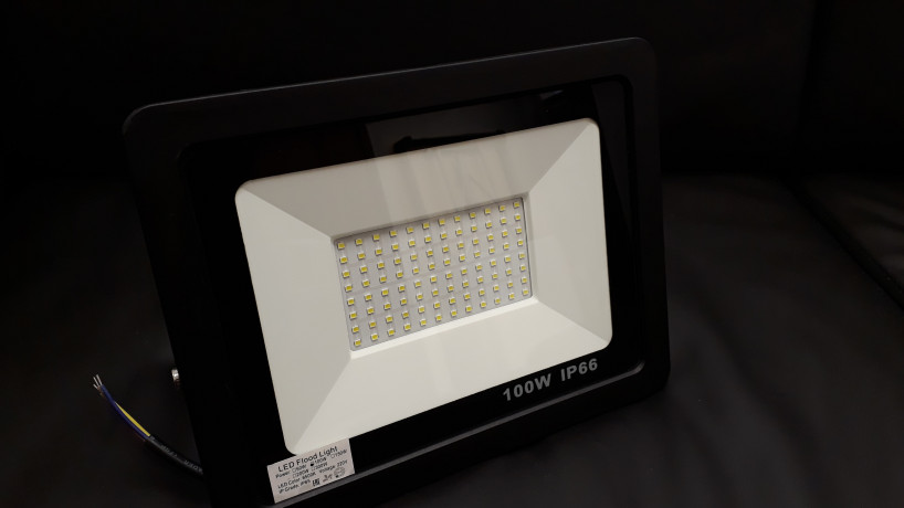 Ультратонкий cветодиодный прожектор 100 Вт SMD